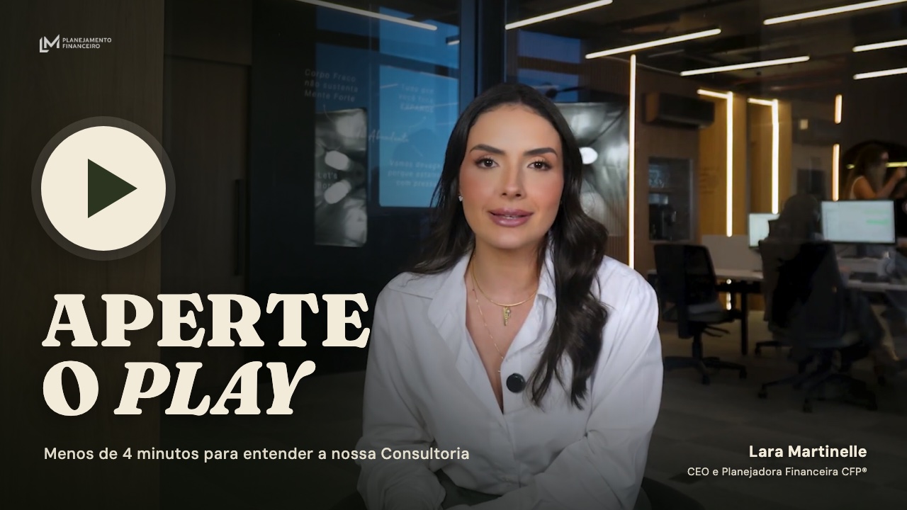 Lara Martinelle convidando para apertar o play